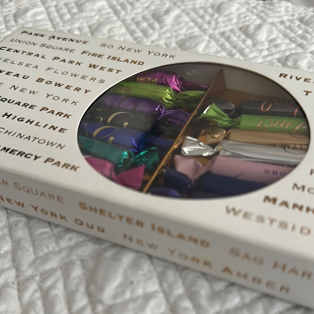 Bond no. 9 New York Sample Discovery Box- 16 fragrances/perfumes Samples